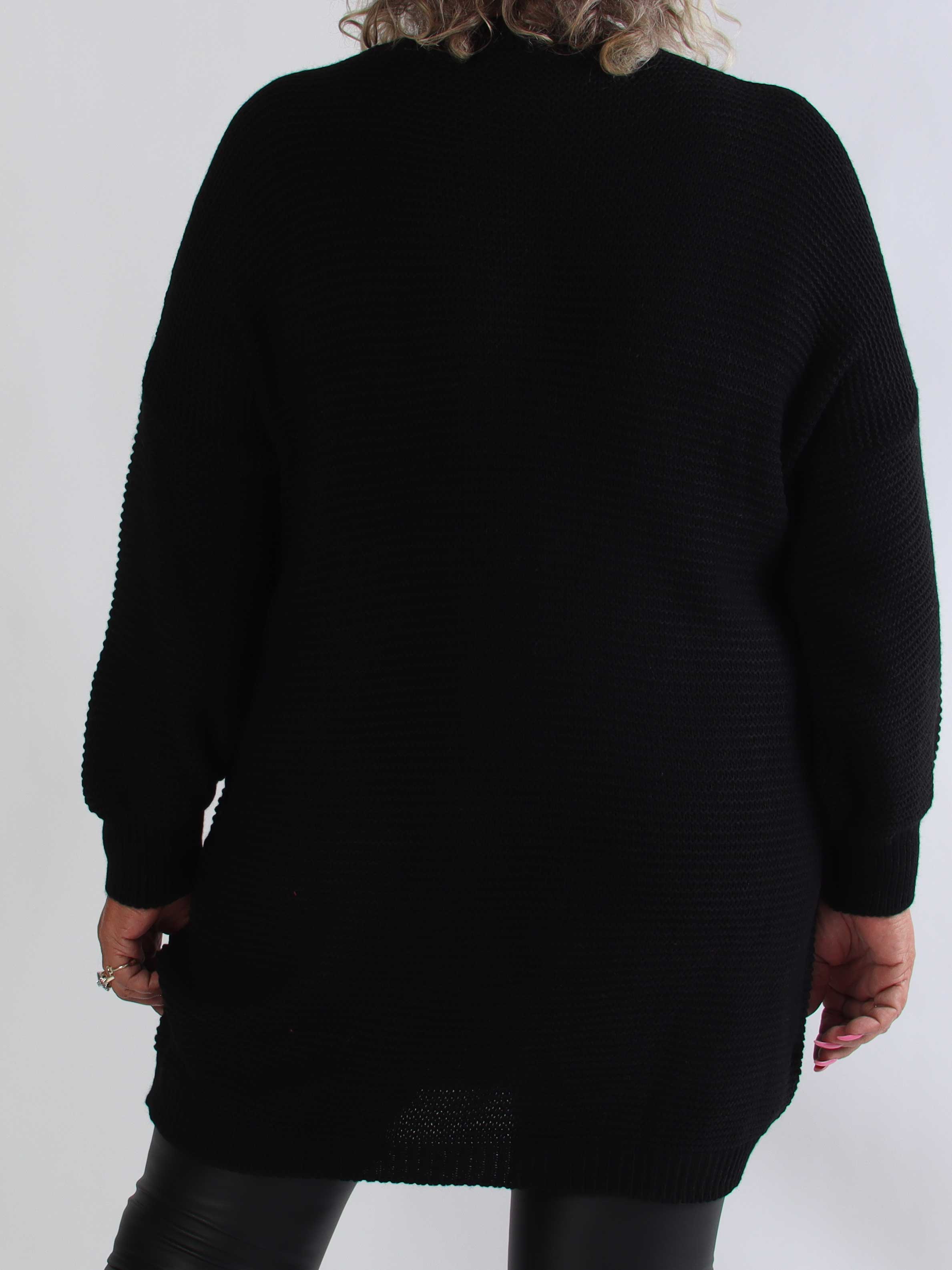 Mila - Plus size strikkjole med kabelstrik langs siderne